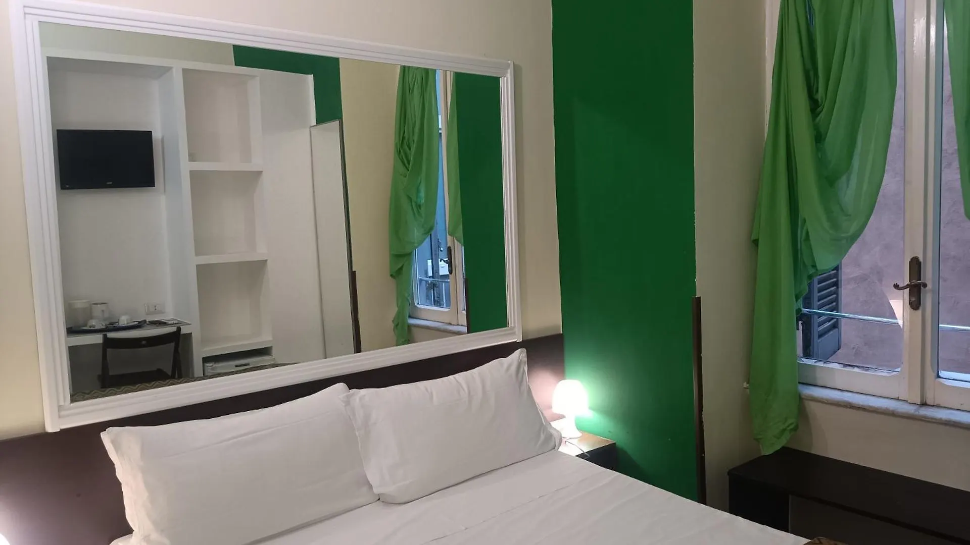 Bed and Breakfast Enjoy Roma 2*,  Italia